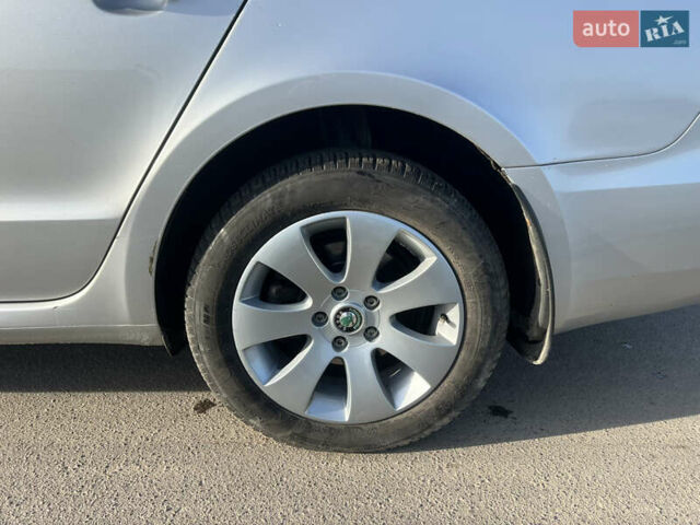 Серый Шкода Суперб, объемом двигателя 1.8 л и пробегом 235 тыс. км за 7200 $, фото 20 на Automoto.ua