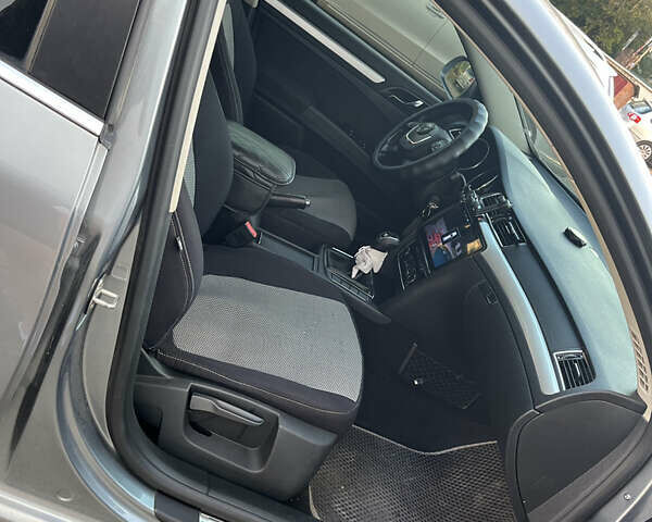 Шкода Суперб 2011 у Хмельницькому на Automoto.ua Сірий Шкода Суперб, об'ємом двигуна 1.6 л та пробігом 225 тис. км за 8600 $, фото 11 на Automoto.ua