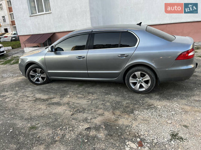 Шкода Суперб 2011 у Хмельницькому на Automoto.ua Сірий Шкода Суперб, об'ємом двигуна 1.6 л та пробігом 225 тис. км за 8600 $, фото 8 на Automoto.ua