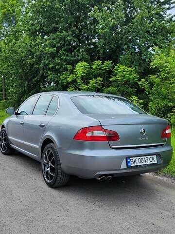 Серый Шкода Суперб, объемом двигателя 2 л и пробегом 300 тыс. км за 9900 $, фото 2 на Automoto.ua