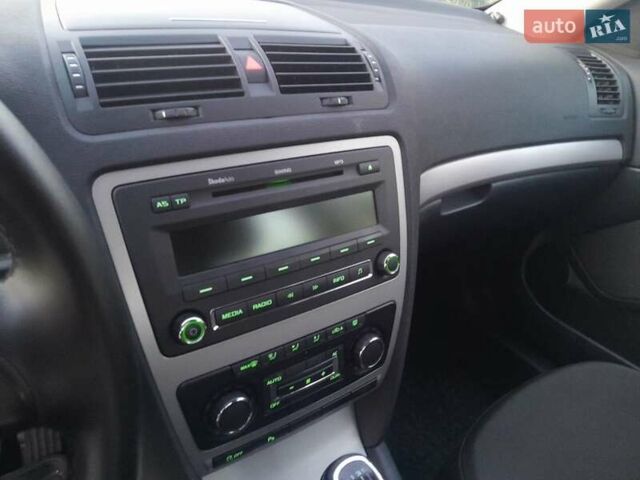 Сірий Шкода Суперб, об'ємом двигуна 1.4 л та пробігом 230 тис. км за 7500 $, фото 3 на Automoto.ua