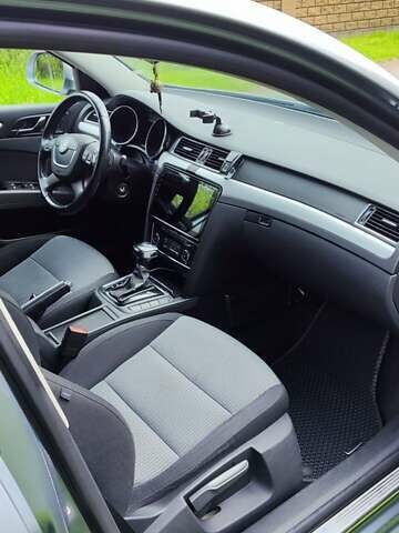 Серый Шкода Суперб, объемом двигателя 2 л и пробегом 300 тыс. км за 9900 $, фото 4 на Automoto.ua