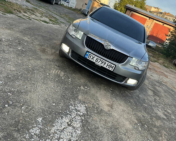 Шкода Суперб 2011 у Хмельницькому на Automoto.ua Сірий Шкода Суперб, об'ємом двигуна 1.6 л та пробігом 225 тис. км за 8600 $, фото 1 на Automoto.ua