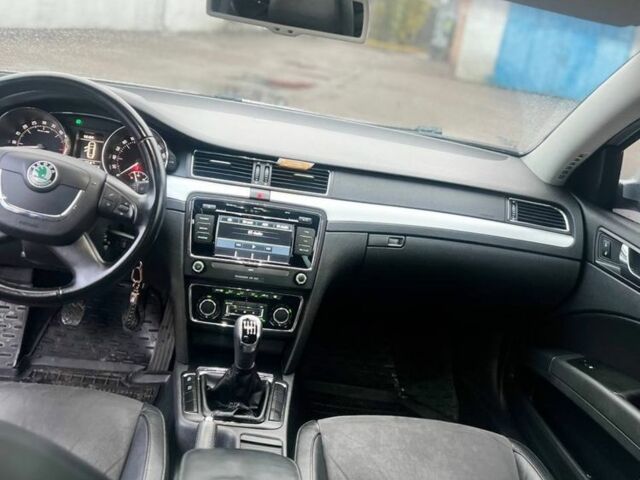 Сірий Шкода Суперб, об'ємом двигуна 2 л та пробігом 245 тис. км за 9900 $, фото 5 на Automoto.ua
