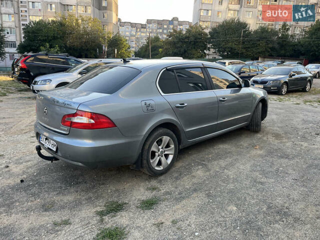 Шкода Суперб 2011 у Хмельницькому на Automoto.ua Сірий Шкода Суперб, об'ємом двигуна 1.6 л та пробігом 225 тис. км за 8600 $, фото 5 на Automoto.ua