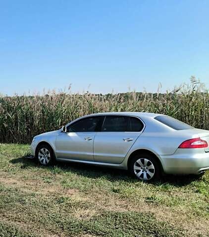 Серый Шкода Суперб, объемом двигателя 1.8 л и пробегом 228 тыс. км за 11100 $, фото 2 на Automoto.ua