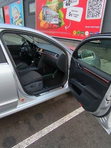 Серый Шкода Суперб, объемом двигателя 1.8 л и пробегом 230 тыс. км за 10000 $, фото 18 на Automoto.ua