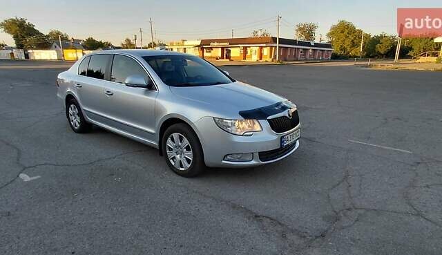 Серый Шкода Суперб, объемом двигателя 1.97 л и пробегом 378 тыс. км за 8500 $, фото 2 на Automoto.ua