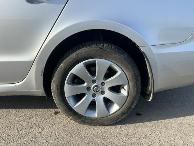 Серый Шкода Суперб, объемом двигателя 1.8 л и пробегом 235 тыс. км за 7200 $, фото 20 на Automoto.ua