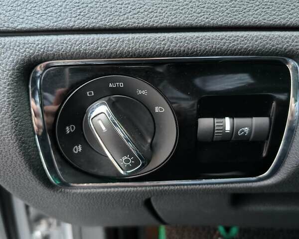 Серый Шкода Суперб, объемом двигателя 1.8 л и пробегом 230 тыс. км за 10000 $, фото 33 на Automoto.ua