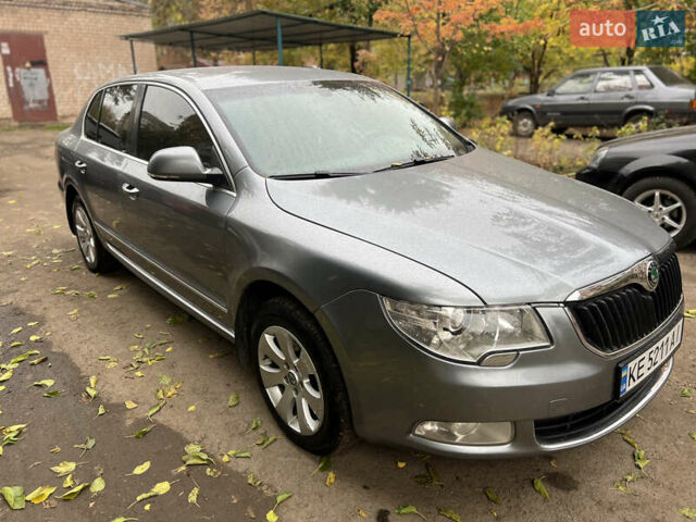 Шкода Суперб 2011 в Кривом Роге на Automoto.ua Серый Шкода Суперб, объемом двигателя 1.97 л и пробегом 290 тыс. км за 9500 $, фото 2 на Automoto.ua