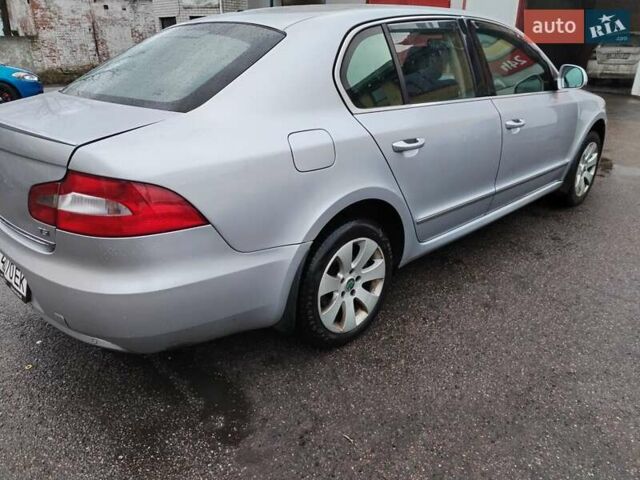 Серый Шкода Суперб, объемом двигателя 1.8 л и пробегом 212 тыс. км за 7999 $, фото 5 на Automoto.ua