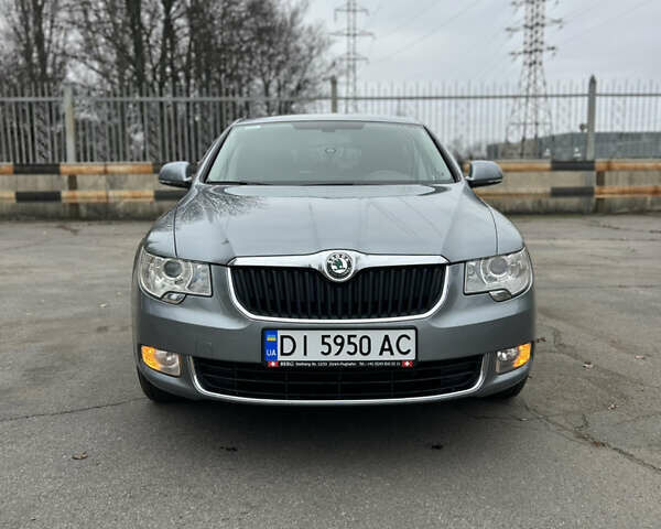 Серый Шкода Суперб, объемом двигателя 1.8 л и пробегом 193 тыс. км за 8200 $, фото 1 на Automoto.ua