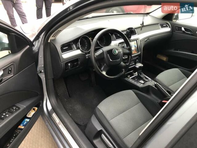 Шкода Суперб 2012 в Львове на Automoto.ua Серый Шкода Суперб, объемом двигателя 1.97 л и пробегом 272 тыс. км за 10500 $, фото 16 на Automoto.ua