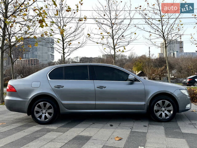 Серый Шкода Суперб, объемом двигателя 1.8 л и пробегом 235 тыс. км за 8800 $, фото 2 на Automoto.ua