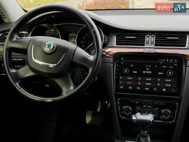 Серый Шкода Суперб, объемом двигателя 1.8 л и пробегом 235 тыс. км за 8800 $, фото 7 на Automoto.ua