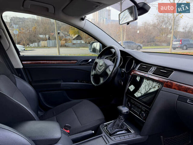 Серый Шкода Суперб, объемом двигателя 1.8 л и пробегом 235 тыс. км за 8800 $, фото 9 на Automoto.ua