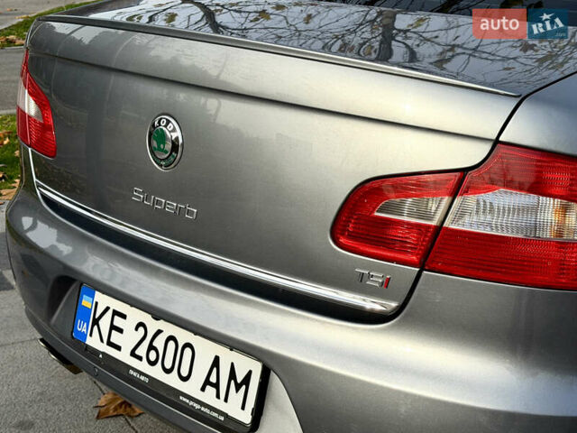 Серый Шкода Суперб, объемом двигателя 1.8 л и пробегом 235 тыс. км за 8800 $, фото 4 на Automoto.ua