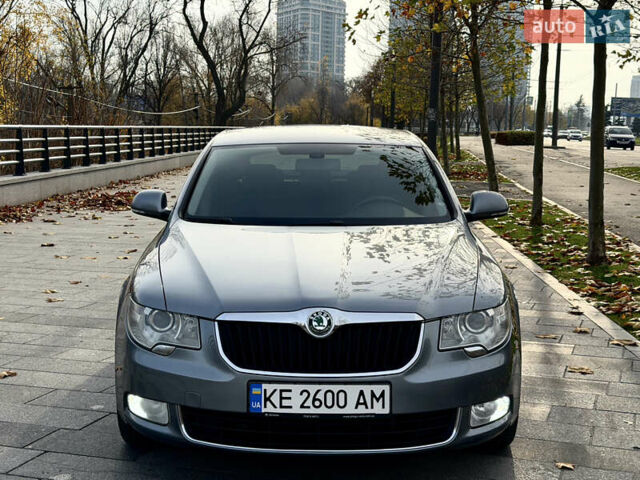 Серый Шкода Суперб, объемом двигателя 1.8 л и пробегом 235 тыс. км за 8800 $, фото 1 на Automoto.ua