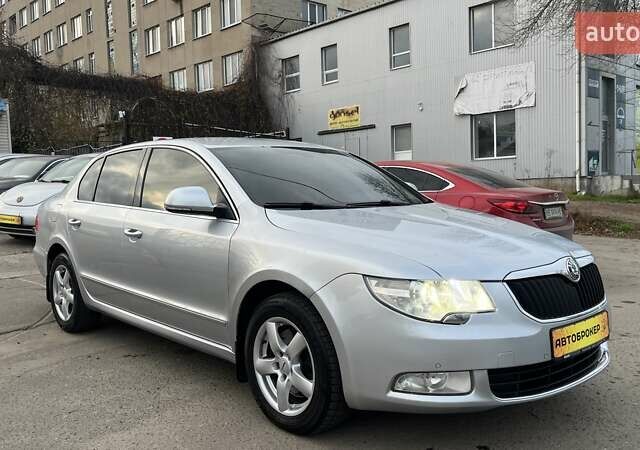 Сірий Шкода Суперб, об'ємом двигуна 2 л та пробігом 316 тис. км за 9300 $, фото 1 на Automoto.ua