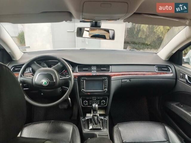 Серый Шкода Суперб, объемом двигателя 1.8 л и пробегом 146 тыс. км за 12000 $, фото 7 на Automoto.ua