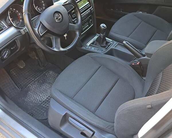Сірий Шкода Суперб, об'ємом двигуна 2 л та пробігом 174 тис. км за 13300 $, фото 1 на Automoto.ua