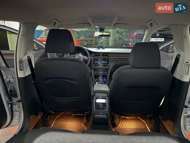 Серый Шкода Суперб, объемом двигателя 1.8 л и пробегом 292 тыс. км за 9200 $, фото 4 на Automoto.ua