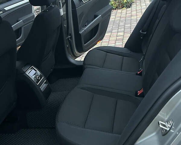 Серый Шкода Суперб, объемом двигателя 1.8 л и пробегом 230 тыс. км за 10300 $, фото 16 на Automoto.ua