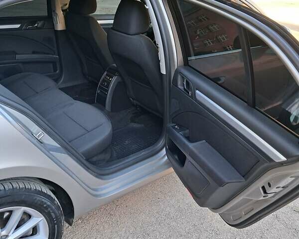 Сірий Шкода Суперб, об'ємом двигуна 2 л та пробігом 174 тис. км за 13300 $, фото 14 на Automoto.ua