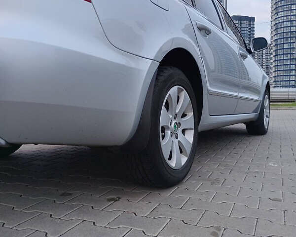 Серый Шкода Суперб, объемом двигателя 1.8 л и пробегом 184 тыс. км за 9700 $, фото 23 на Automoto.ua