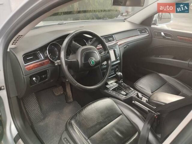 Серый Шкода Суперб, объемом двигателя 1.8 л и пробегом 146 тыс. км за 12000 $, фото 3 на Automoto.ua