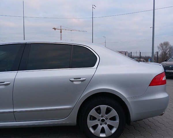 Серый Шкода Суперб, объемом двигателя 1.8 л и пробегом 184 тыс. км за 9700 $, фото 9 на Automoto.ua