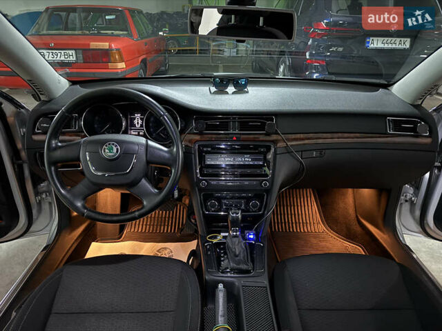 Серый Шкода Суперб, объемом двигателя 1.8 л и пробегом 292 тыс. км за 9200 $, фото 6 на Automoto.ua