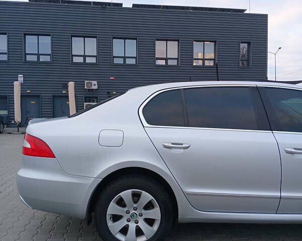 Серый Шкода Суперб, объемом двигателя 1.8 л и пробегом 184 тыс. км за 9700 $, фото 11 на Automoto.ua