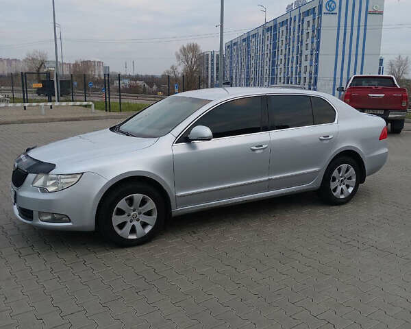 Серый Шкода Суперб, объемом двигателя 1.8 л и пробегом 184 тыс. км за 9700 $, фото 3 на Automoto.ua