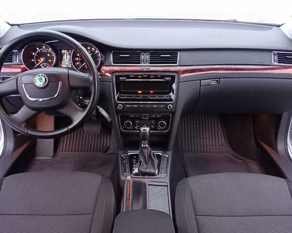 Серый Шкода Суперб, объемом двигателя 1.8 л и пробегом 184 тыс. км за 9700 $, фото 57 на Automoto.ua