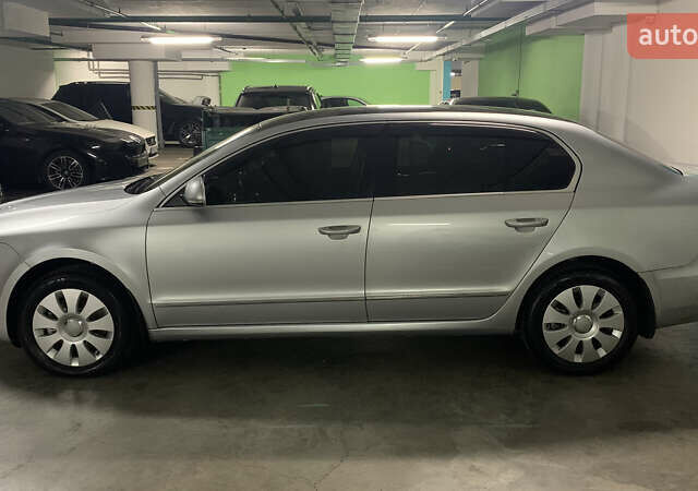 Серый Шкода Суперб, объемом двигателя 1.8 л и пробегом 292 тыс. км за 9200 $, фото 2 на Automoto.ua