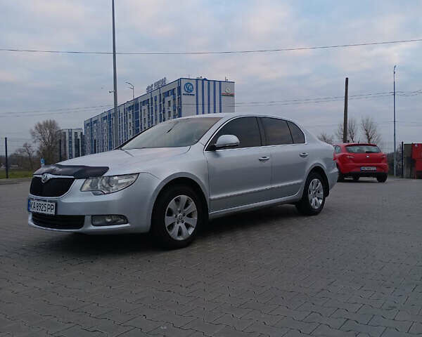 Серый Шкода Суперб, объемом двигателя 1.8 л и пробегом 184 тыс. км за 9700 $, фото 1 на Automoto.ua