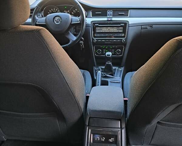 Сірий Шкода Суперб, об'ємом двигуна 2 л та пробігом 174 тис. км за 13300 $, фото 12 на Automoto.ua