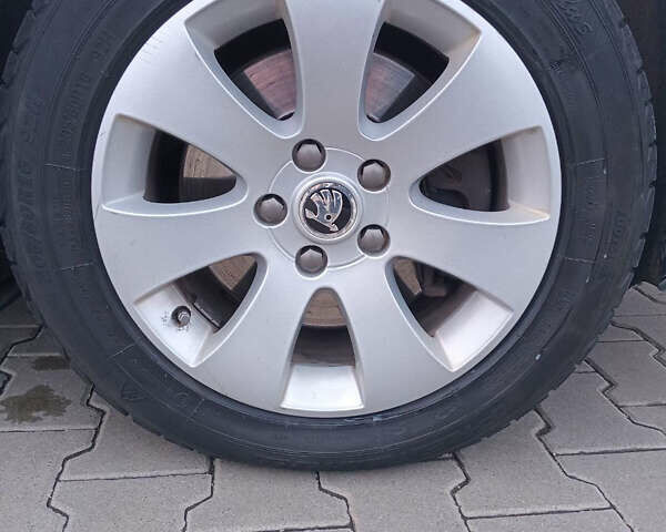 Серый Шкода Суперб, объемом двигателя 1.8 л и пробегом 184 тыс. км за 9700 $, фото 80 на Automoto.ua