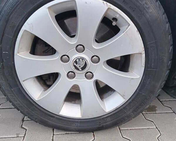 Серый Шкода Суперб, объемом двигателя 1.8 л и пробегом 184 тыс. км за 9700 $, фото 79 на Automoto.ua