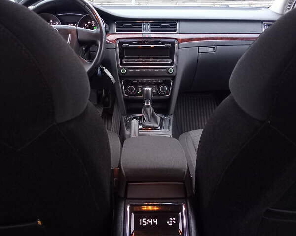 Серый Шкода Суперб, объемом двигателя 1.8 л и пробегом 184 тыс. км за 9700 $, фото 54 на Automoto.ua