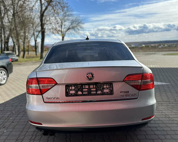 Шкода Суперб 2013 у Чернівцях на Automoto.ua Сірий Шкода Суперб, об'ємом двигуна 0 л та пробігом 161 тис. км за 9300 $, фото 4 на Automoto.ua