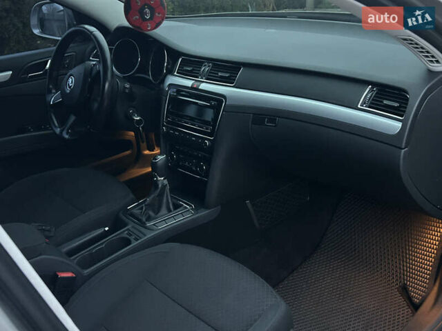 Серый Шкода Суперб, объемом двигателя 1.8 л и пробегом 230 тыс. км за 10300 $, фото 8 на Automoto.ua