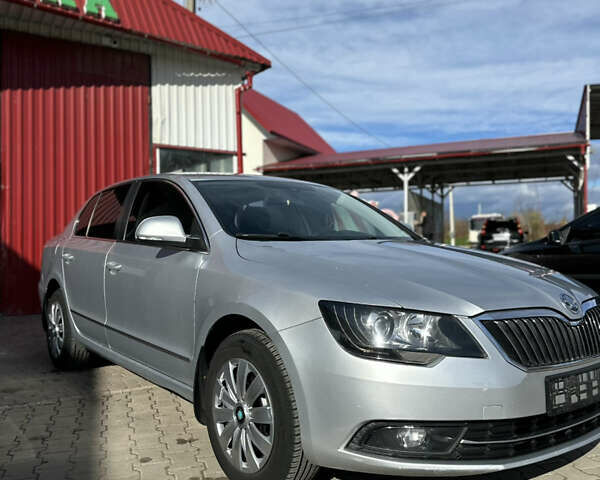Шкода Суперб 2013 у Чернівцях на Automoto.ua Сірий Шкода Суперб, об'ємом двигуна 0 л та пробігом 161 тис. км за 9300 $, фото 2 на Automoto.ua