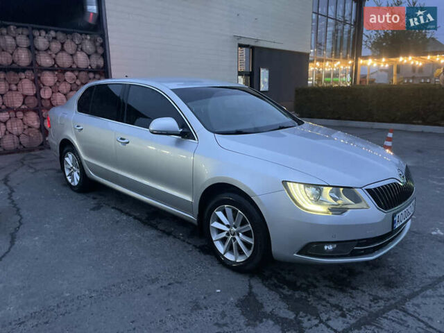 Серый Шкода Суперб, объемом двигателя 2 л и пробегом 300 тыс. км за 11600 $, фото 2 на Automoto.ua