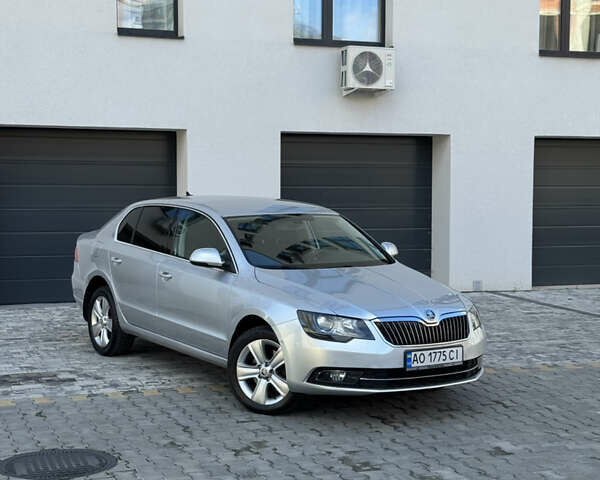 Серый Шкода Суперб, объемом двигателя 2 л и пробегом 282 тыс. км за 11900 $, фото 3 на Automoto.ua