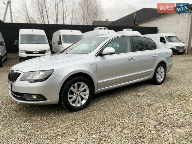 Сірий Шкода Суперб, об'ємом двигуна 2 л та пробігом 315 тис. км за 10800 $, фото 1 на Automoto.ua