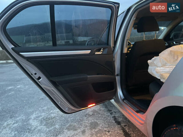 Серый Шкода Суперб, объемом двигателя 2 л и пробегом 300 тыс. км за 11600 $, фото 13 на Automoto.ua