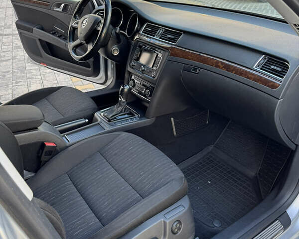 Серый Шкода Суперб, объемом двигателя 2 л и пробегом 282 тыс. км за 11900 $, фото 33 на Automoto.ua